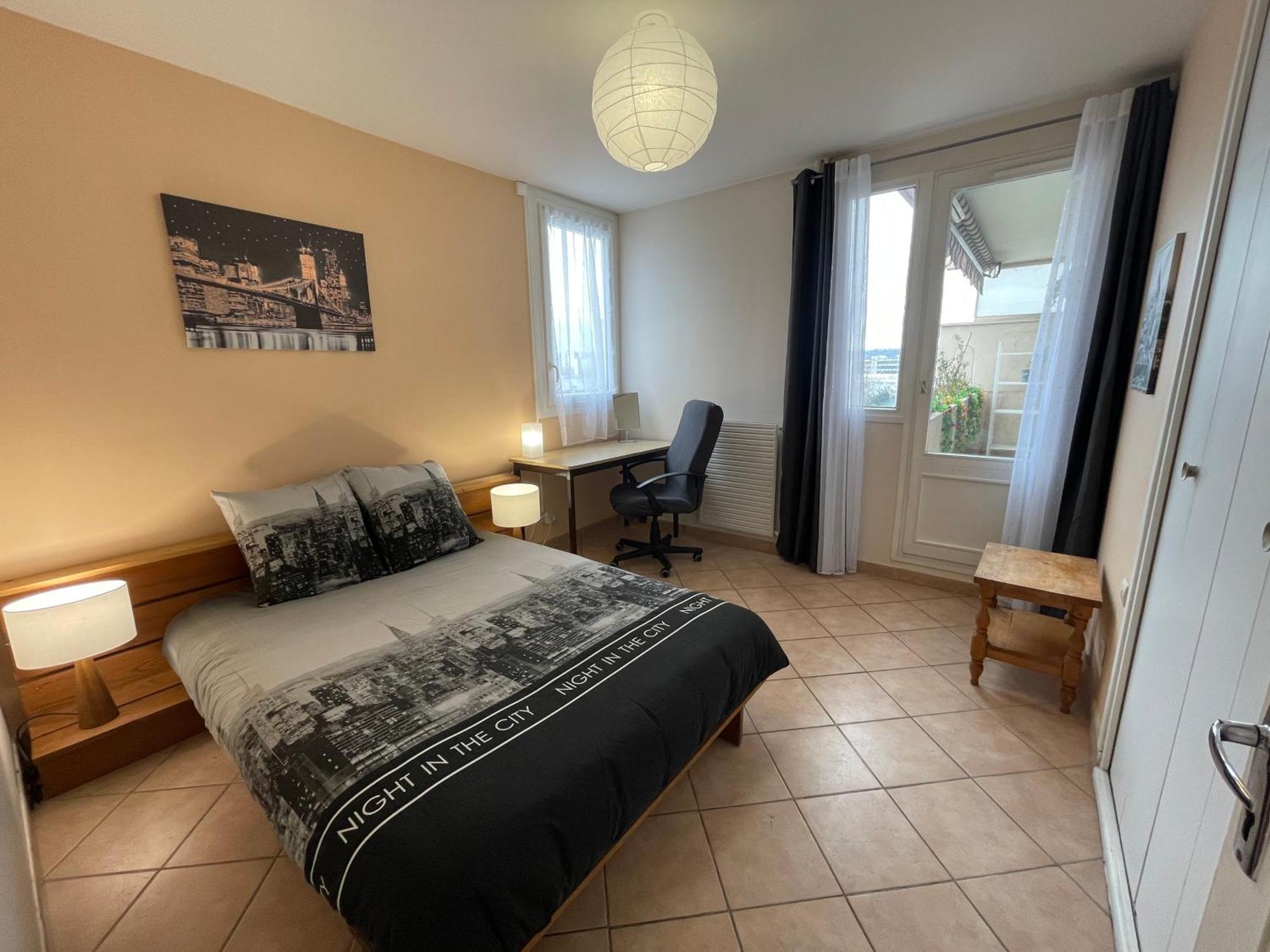 Chambre Privee En Colocation Dans Un Appartement Vaulx En Velin Centre Eksteriør billede
